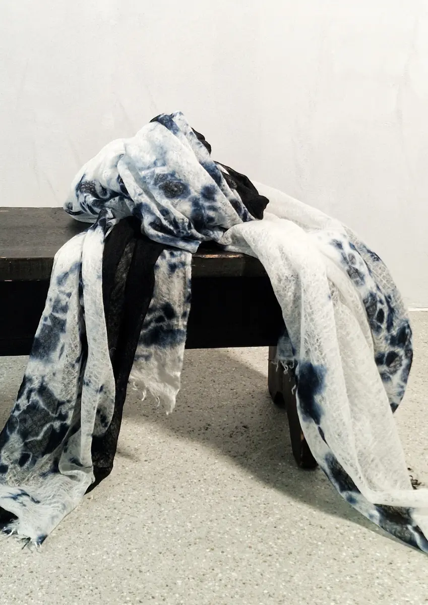 Suzusan - Feather Weight Scarf blue
