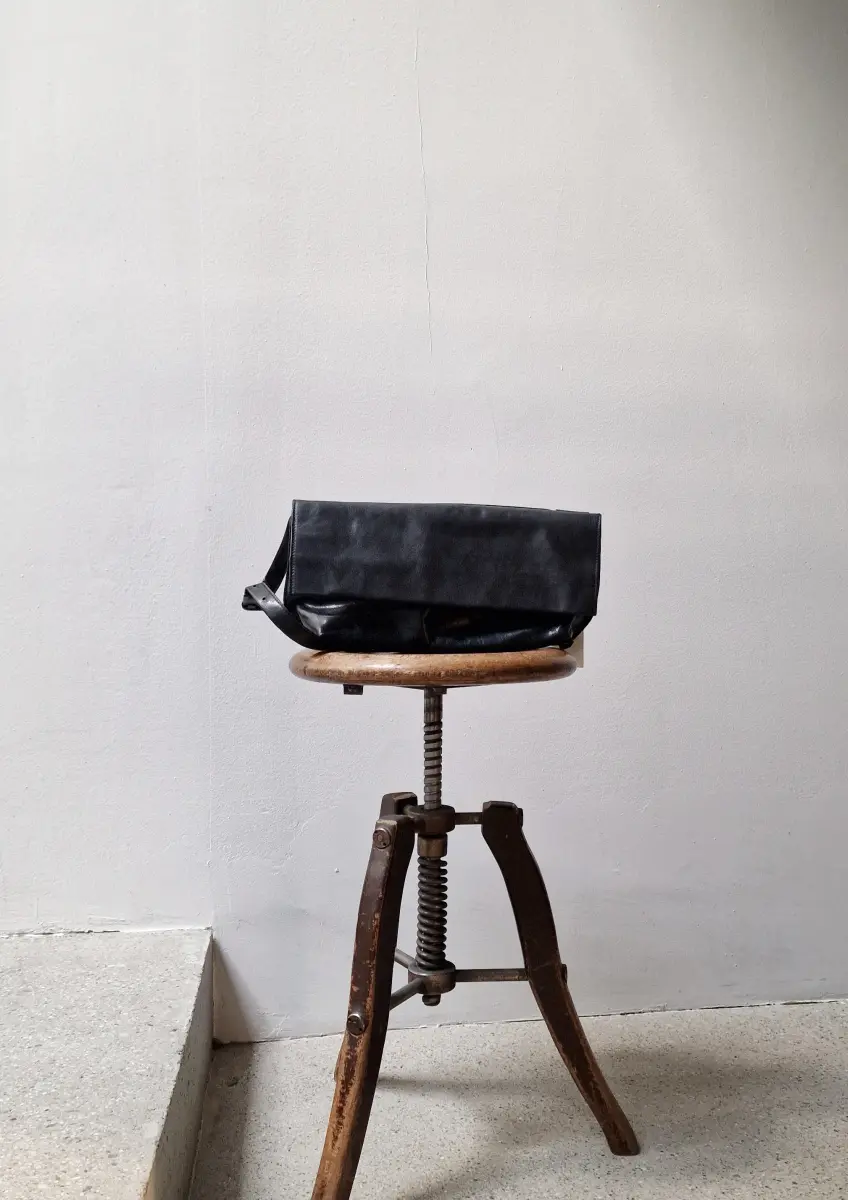 Bea Mombaers - C-Bag black