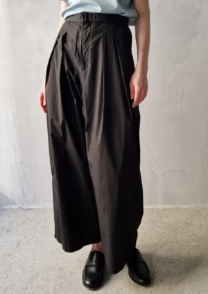 Aton - Two Tucked Pants black