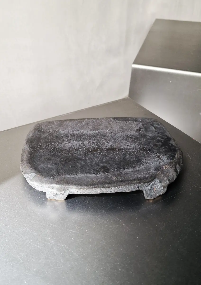 kiner ceramics - Tray M 6 noir irisé