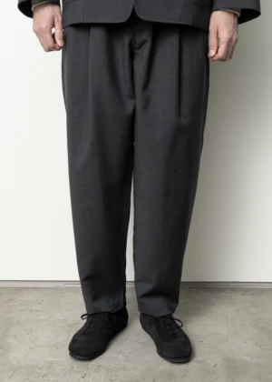Still by Hand - Pleated Pants charcoal