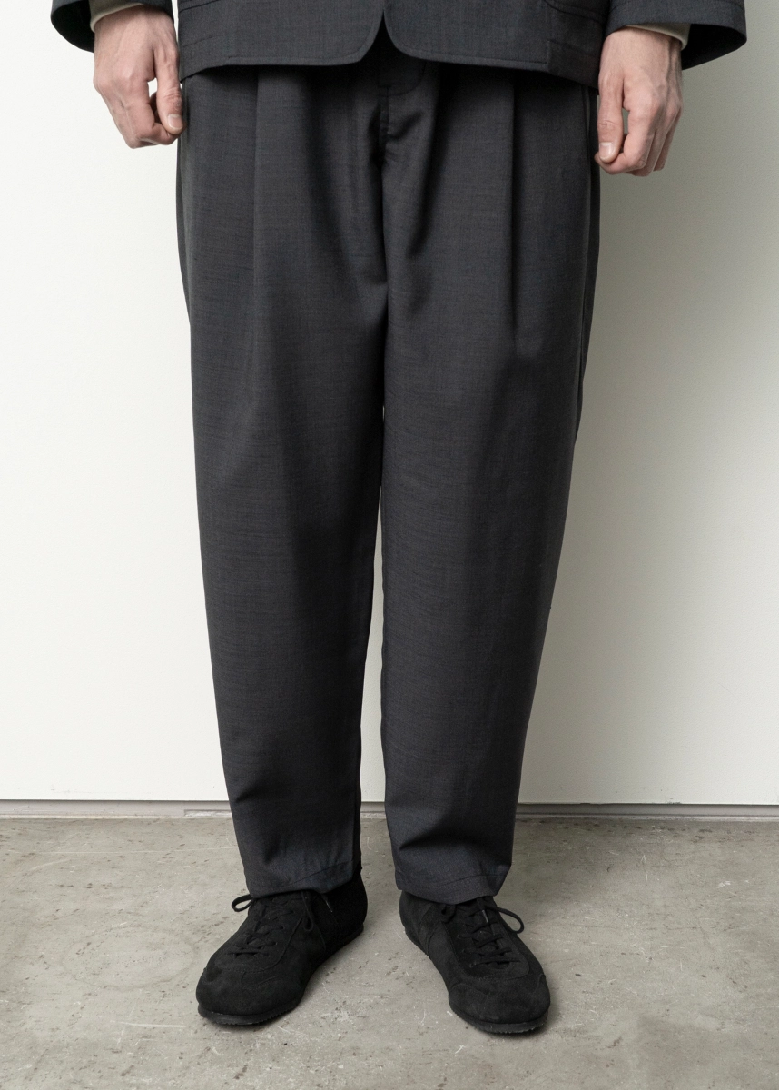 Still by Hand - Pleated Pants charcoal
