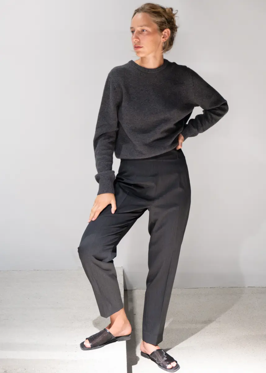 Casa Vayu - Crew Neck Sweater grey + Slim Pants charcoal