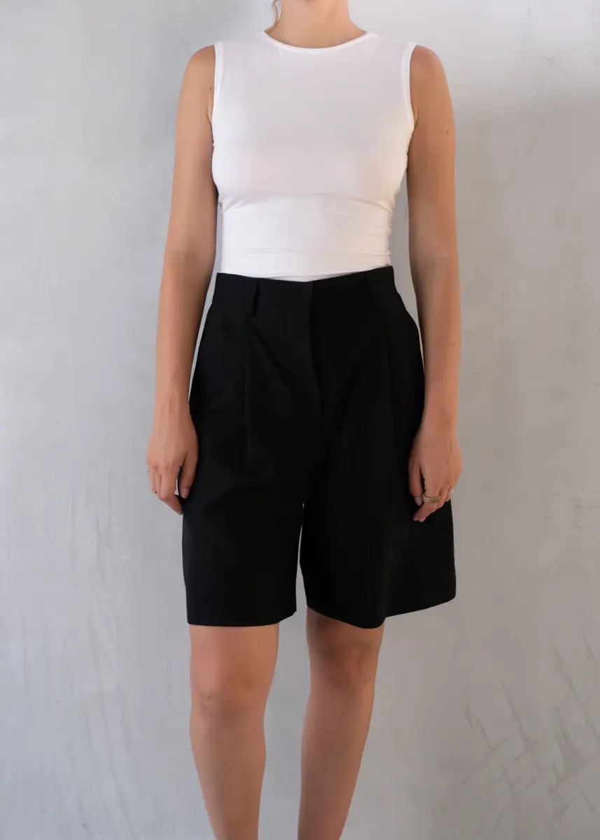Casa Vayu - Form Top off-white +Bermuda Shorts black