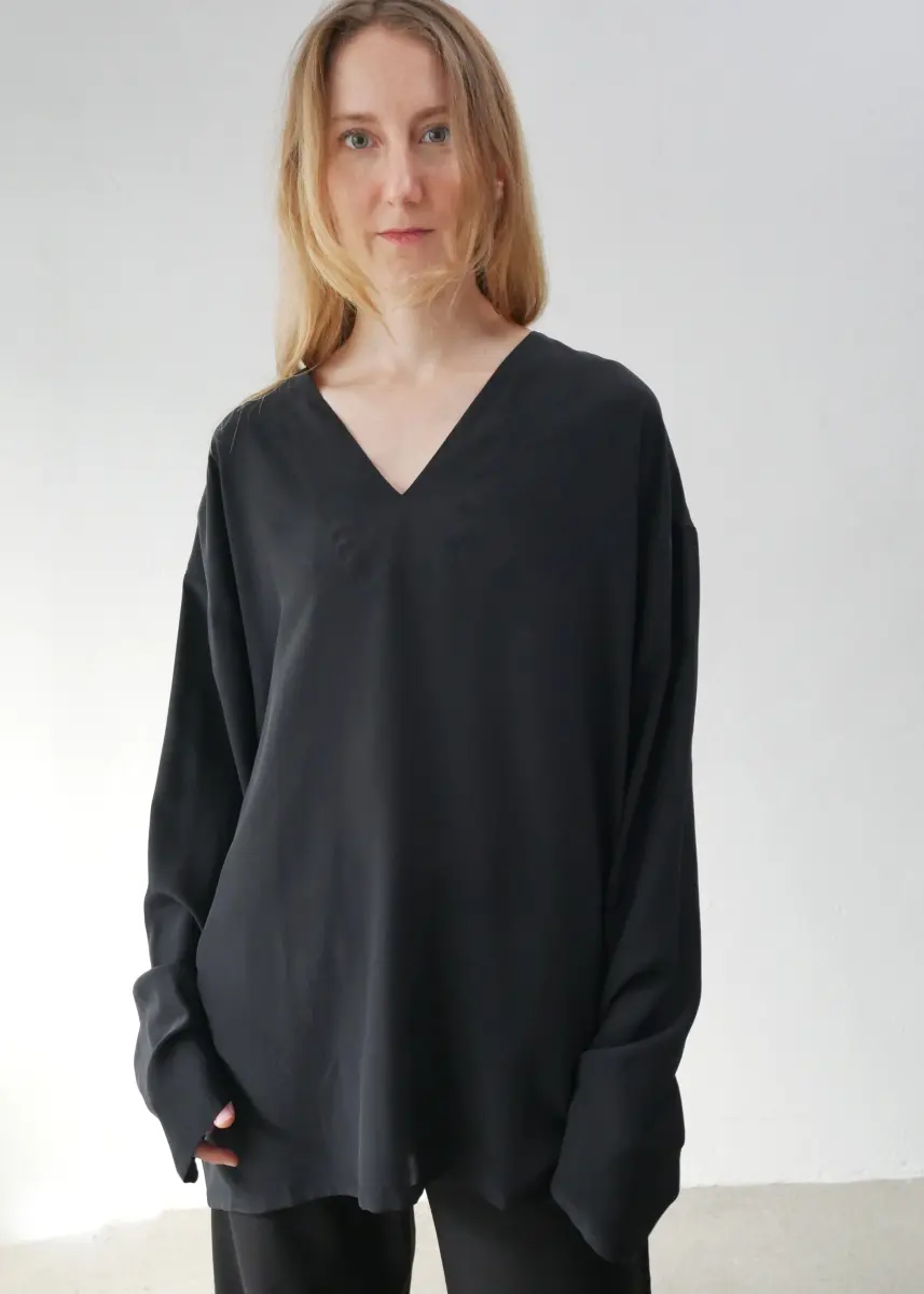 Monique van Heist - Shirt V-LOL black