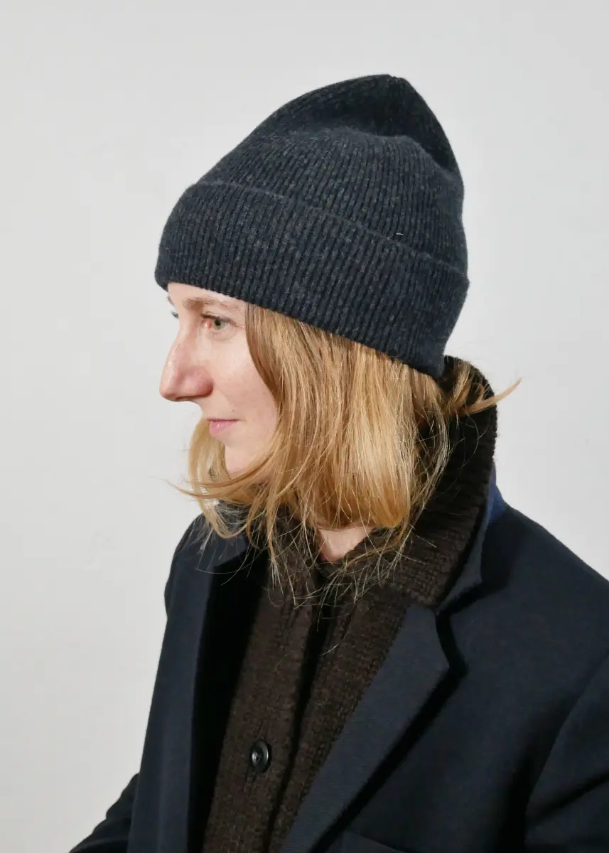 Margaret Howell -Ribbed Beanie navy/charcoal